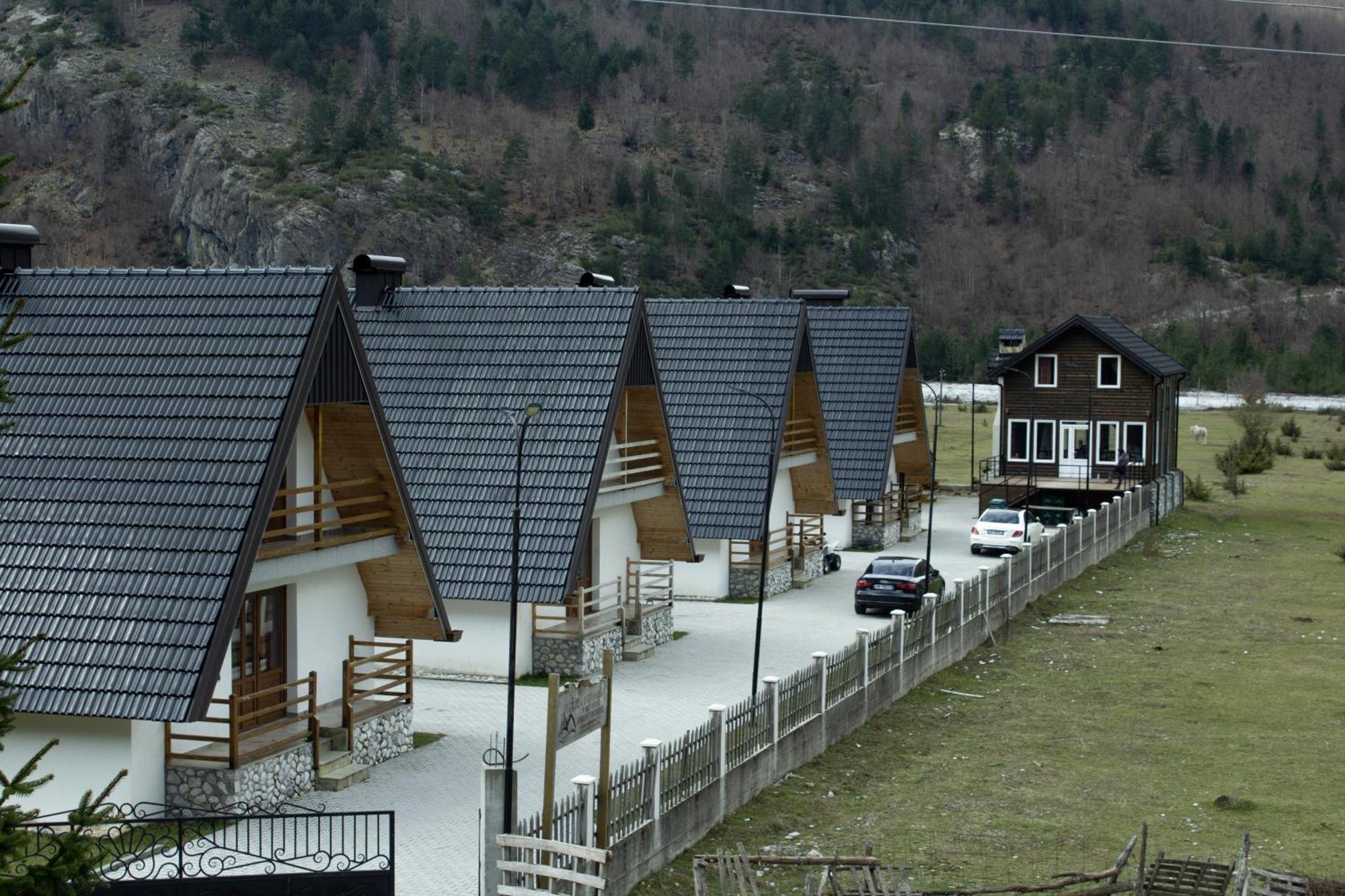 Aparthotel Bujtinat E Lugines